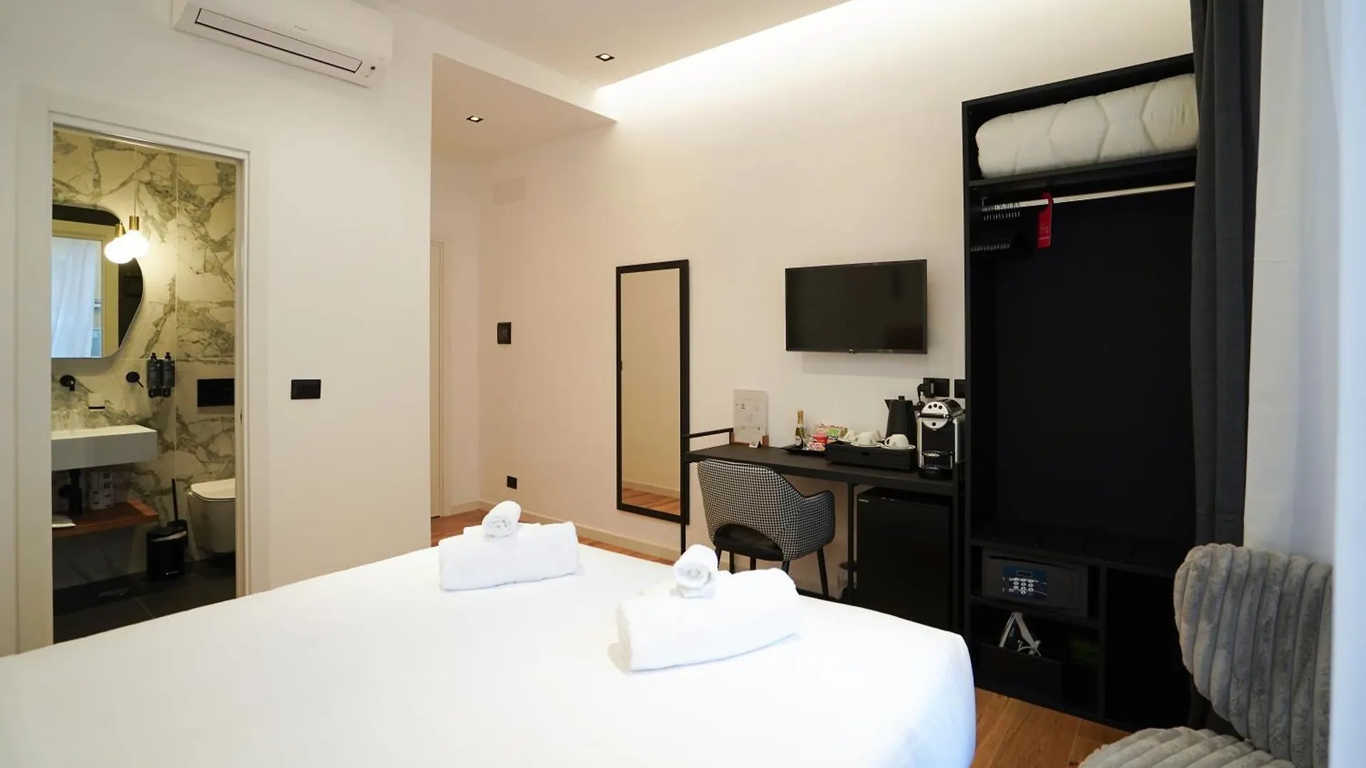 Guest house No Man'S Land Guesthouse Rome Italy