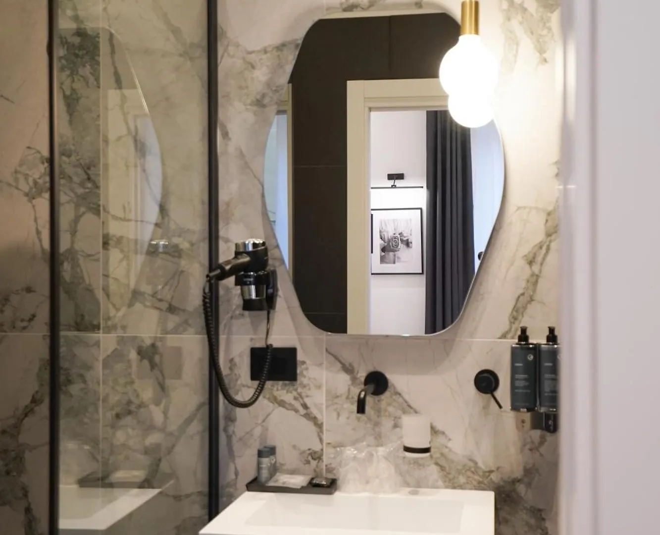 Guest house No Man'S Land Guesthouse Rome Italy