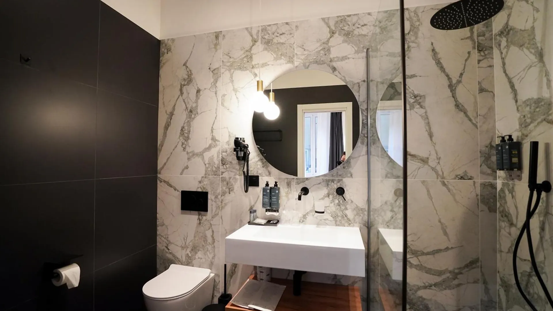 Guest house No Man'S Land Guesthouse Rome Italy