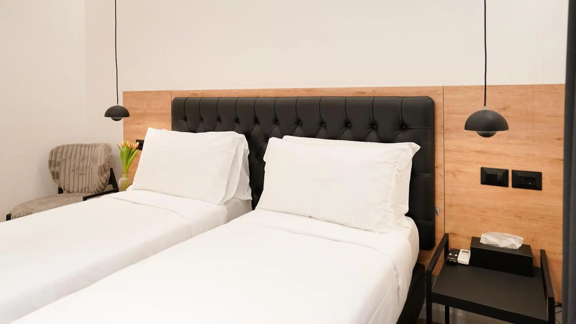 No Man'S Land Guesthouse Rome Italy